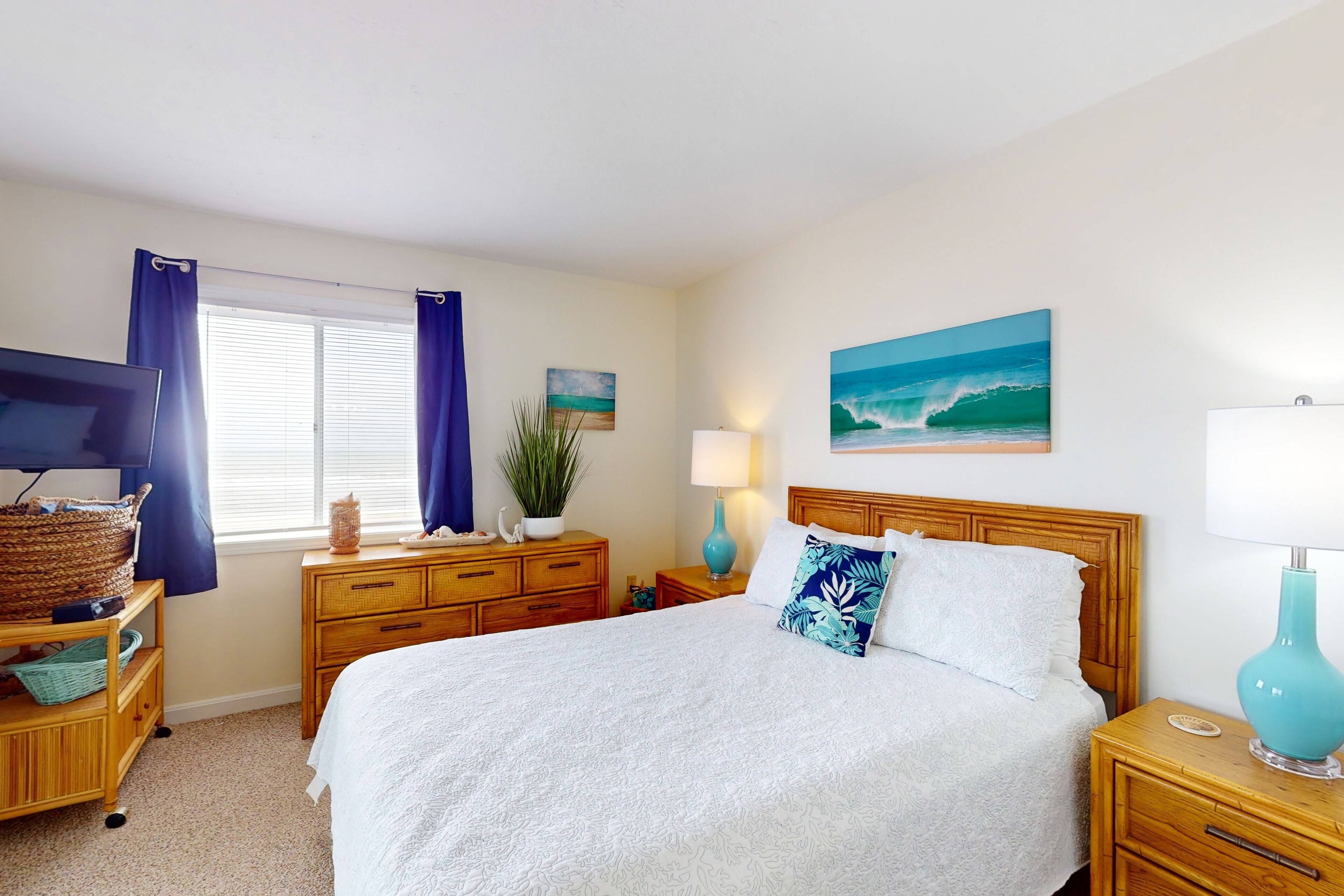 2 bedrooms, travel crib, free WiFi, bed sheets