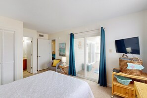 2 bedrooms, travel cot, free WiFi, bed sheets