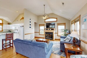 TV connectée, cheminée, chaßne hi-fi