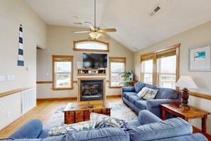 Smart TV, fireplace, stereo