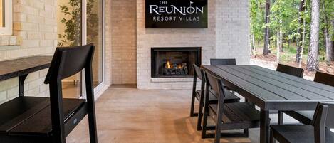 تناول الطعام بالخارج