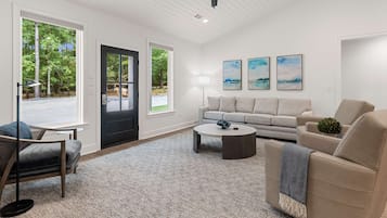 Televisión y chimenea