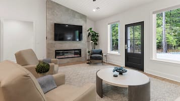 Televisión y chimenea