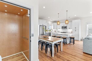 Dining - Thomas Cottage: Oceanfront home with private pool, ocean views, outdoor shower, & beach access (Holden Beach)