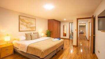 3 bedrooms, iron/ironing board, internet, bed sheets