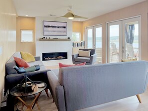 TV, fireplace