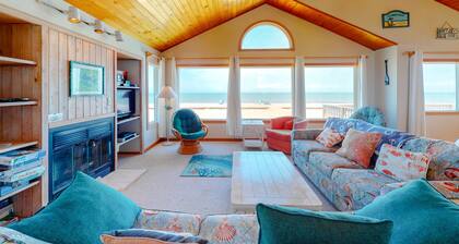 Patti's Place 428: Ocean Views, private pool, hot tub, media room