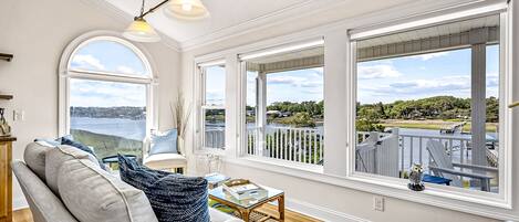 Fernseher, Tischtennisplatte