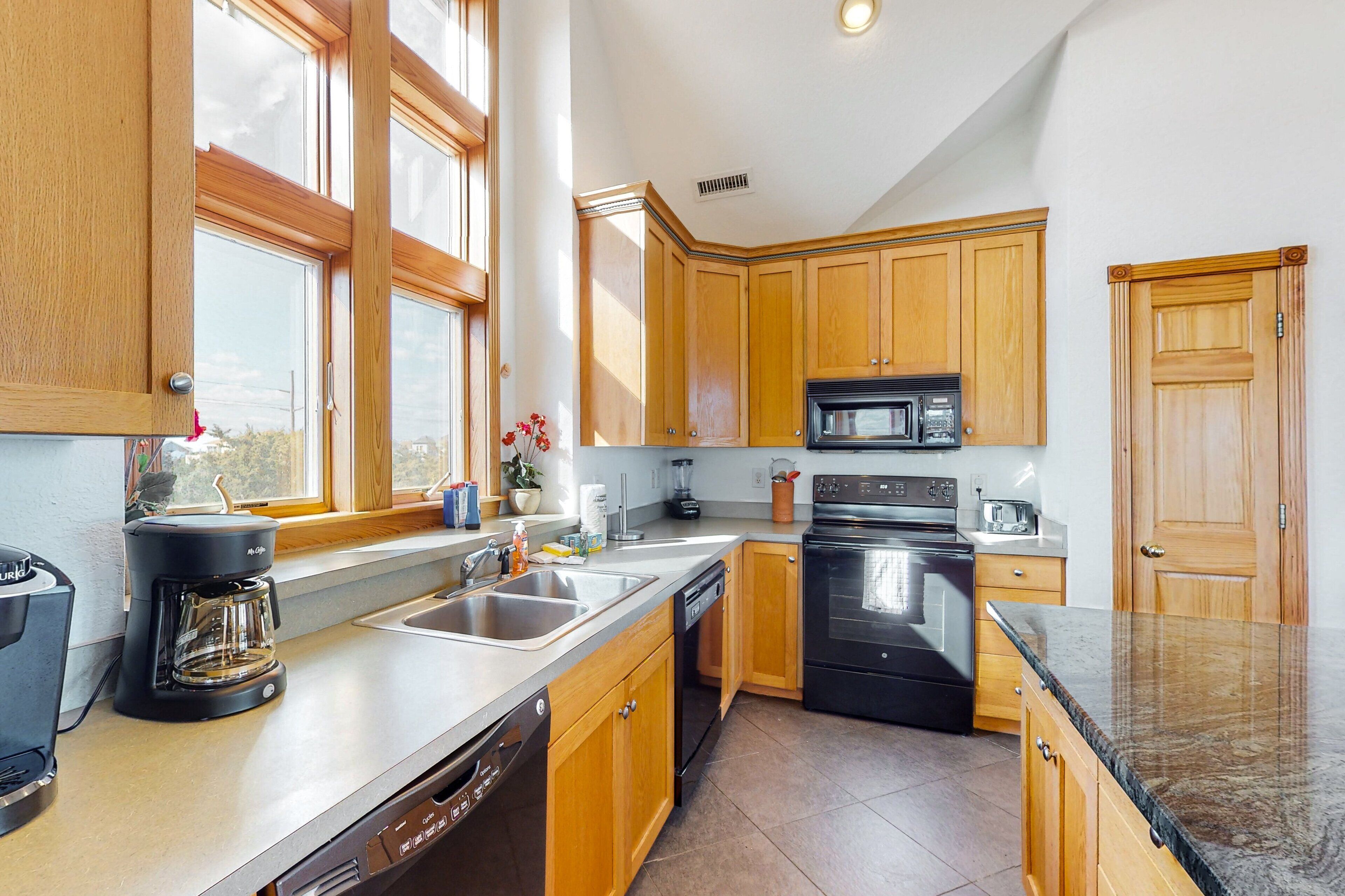 Frigorífic, microones, forn i placa de cuina 