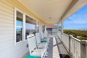 Property grounds - Beachfront Home with Ocean-View Deck, Outdoor Shower, WiFi, AC & Washer/Dryer (Holden Beach)