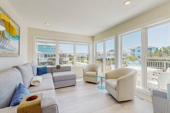 TV, DVD player - Coastal home with large deck, close to beach and local attractions (Holden Beach)