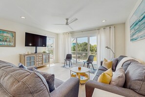 TV, DVD player - Coastal home with large deck, close to beach and local attractions (Holden Beach)