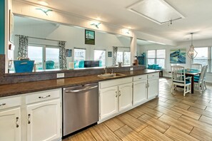 Fridge, microwave, oven, stovetop - Dog-friendly 4 bedroom house w/private hot tub, WiFi, AC, and ocean views (Avon)