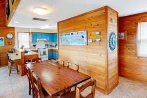 Dining - Fun home with ocean view, washer/dryer, outdoor pool access, and private hot tub (Frisco)