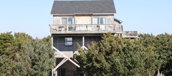 Fun home with ocean view, washer/dryer, outdoor pool access, and private hot tub