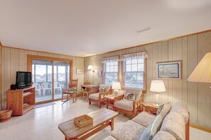 Tv, dvd-afspiller, stereoanlæg