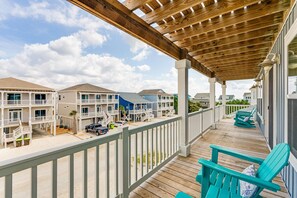 Property grounds - Sunny coastal escape with private pool, water views, & pool table - dog-friendly (Holden Beach)