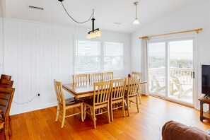 Dining - Secluded Waterfront House w/ Private Hot Tub, Ocean View, Central A/C, Free WiFi (Frisco)