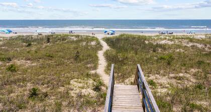 2nd-floor condo with ocean views, outdoor pool, & beach access - dogs OK