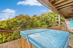 Outdoor spa tub - Waterfront, Dog-Friendly House w/ Private W/D, Shared Pool, WiFi, Sound Views (Frisco)
