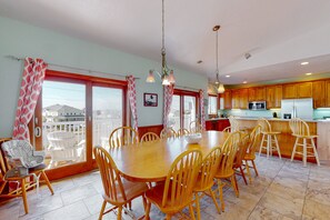 Dining - Outer Banks house with private pool, hot tub, W/D & ocean view - dog-friendly (Avon)