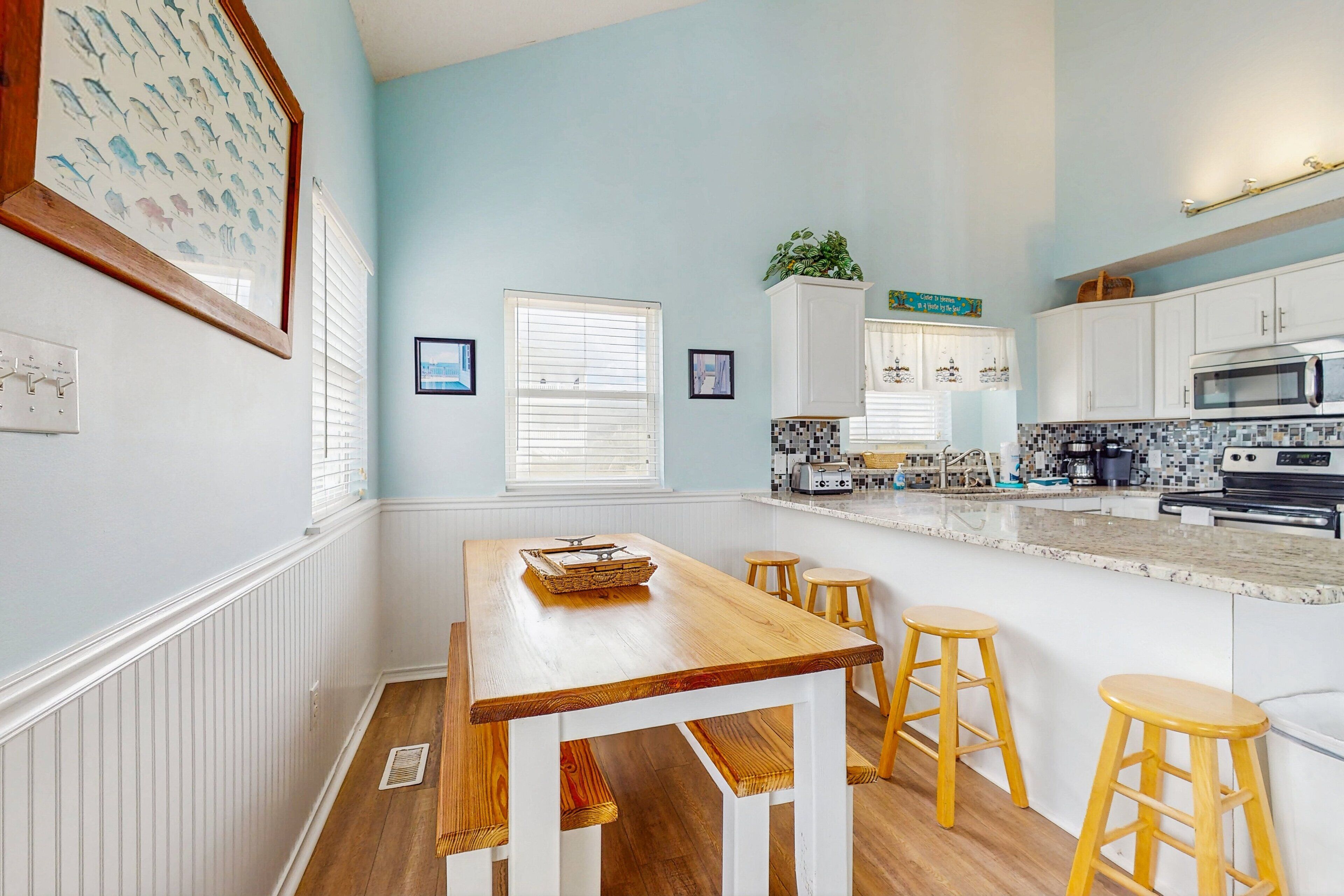 ثلاجة، ميكروويف، فرن، موقد طهي مسطح