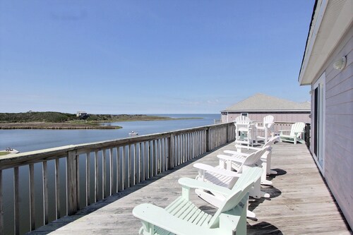 Sail Inn: Waterfront, Dog-Friendly, Private Hot Tub
