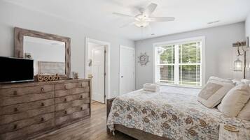 3 bedrooms, iron/ironing board, free WiFi, bed sheets