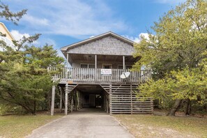 Exterior - ocean-side vacation gem steps to beach w/central AC, WiFi, balcony, washer/dryer (Salvo)