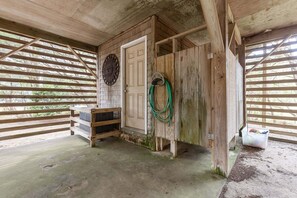 Terrace/patio - ocean-side vacation gem steps to beach w/central AC, WiFi, balcony, washer/dryer (Salvo)