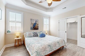 3 bedrooms, WiFi, bed sheets, wheelchair access - Splendid home near the beach with private outdoor pool, patio, grill, W/D, & AC (Oak Island)