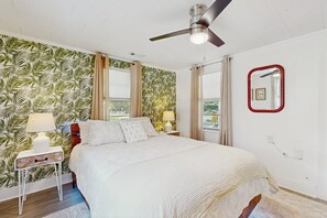 2 bedrooms, travel cot, free WiFi, bed sheets