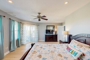 5 bedrooms, desk, free WiFi, bed sheets
