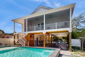 Pool - Coastal home with private patio, close to beach and local attractions (Oak Island)