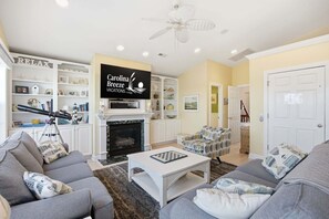 Smart TV, DVD player, stereo - Life's Too Shore: Oceanview, Dog Friendly, Pool (Ocean Isle Beach)