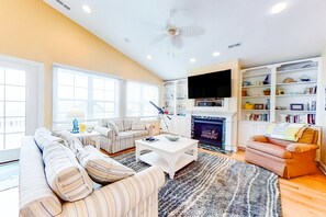 Smart-TV, DVD-spiller og stereoanlegg