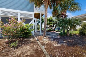Property grounds - The Doobler: Ocean Views, Near Beach and Golf (Ocean Isle Beach)
