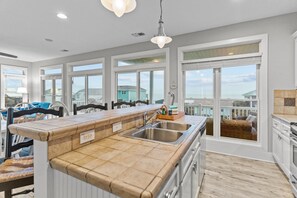 Fridge, microwave, oven, stovetop - The Doobler: Ocean Views, Near Beach and Golf (Ocean Isle Beach)