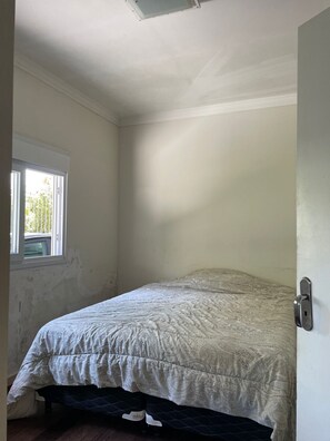 4 habitaciones, tabla de planchar con plancha, wifi y ropa de cama 