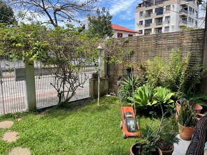 المنطقة المحيطة بالمنشأة