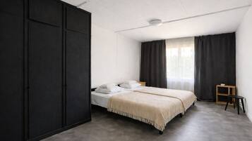 16 camere, Wi-Fi gratuito, lenzuola