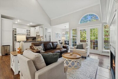 Lift Summit Lodge - 4 BR, 3 BA, Games, closest to OZ Trails Bike Park