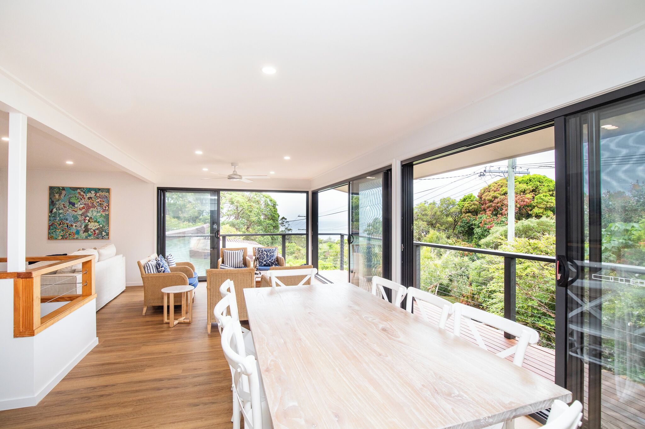 المنشأة من الداخل