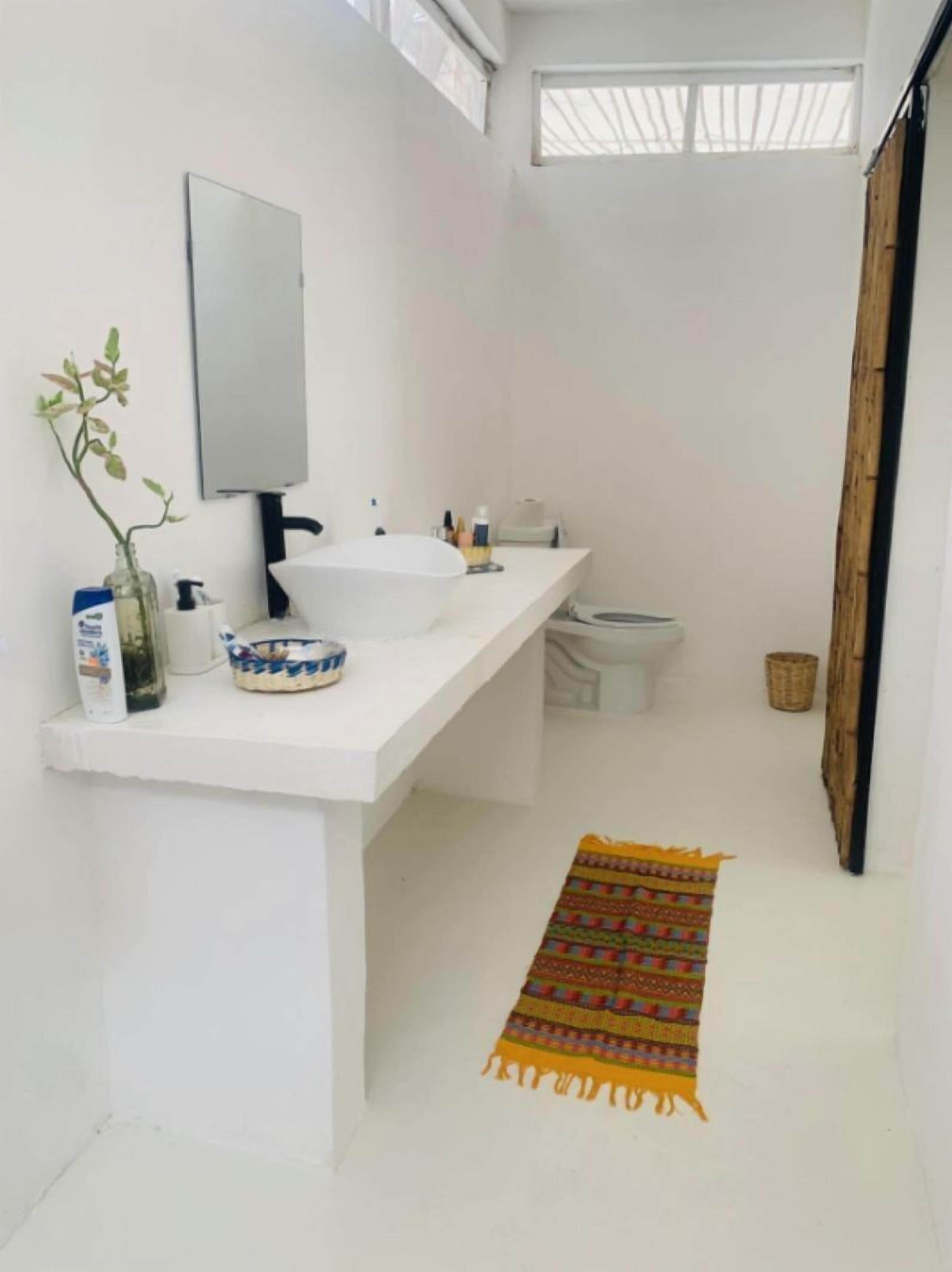 Deluxe Double Room | Bathroom | Shower, towels, toilet paper