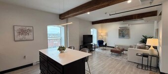 Huge 1 BR Downtown with Parking and 6 appliances