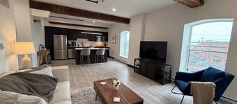 Huge 1 BR Downtown with Parking and 6 appliances