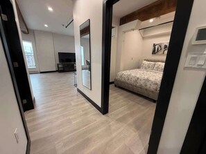 1 habitación, tabla de planchar con plancha, wifi y ropa de cama 