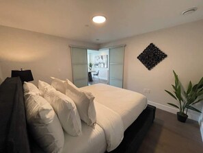 1 soverom, strykejern/-brett, reiseseng for barn og wi-fi