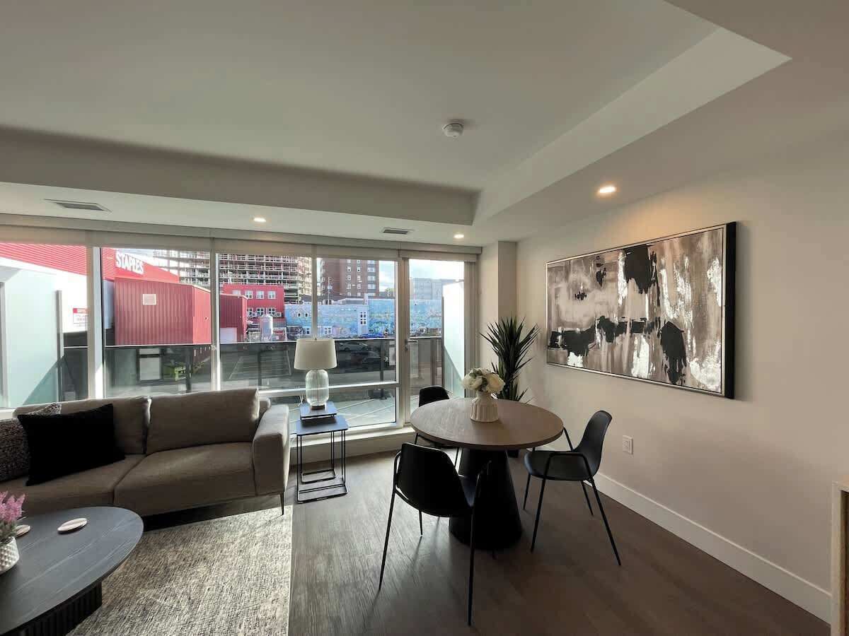 Televisión y oficina 