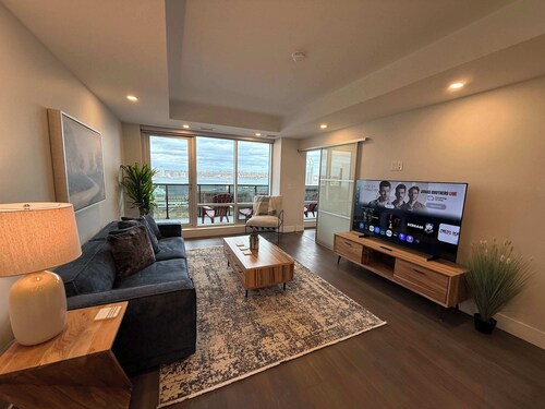 Waterfront downtown 2 BR, 2 Bath with 6 appliances